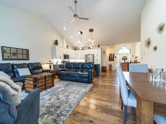 4th image of 9440 Eagle Ridge Dr #39