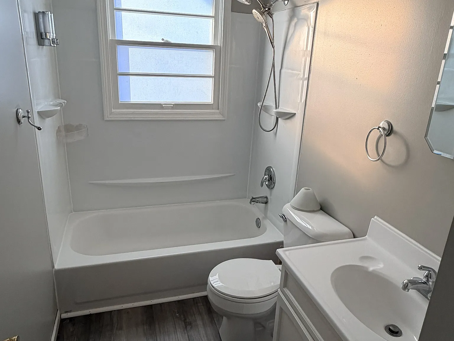 3 bed, 1.5 bath, 1350 sqft, $1,900 — Photo 3