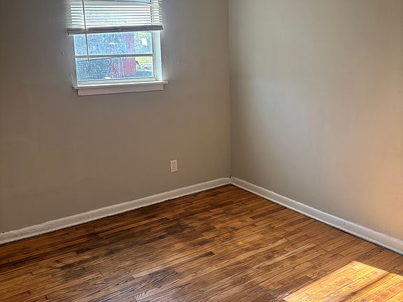 5th image of 629 Smythe St #B