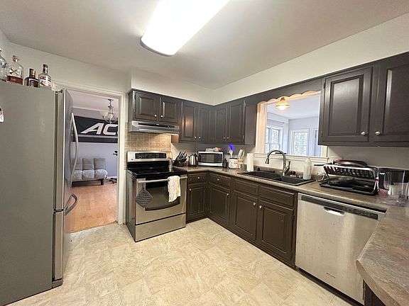 4th image of 1413 Hillcrest Dr