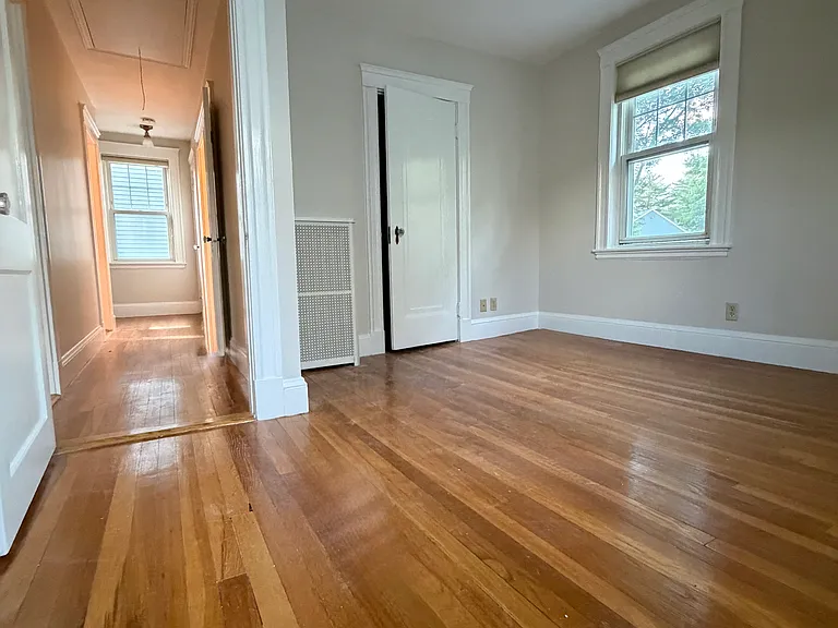 567 Winthrop St — Photo 18