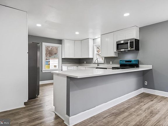 4th image of 13328 Elk Run Rd