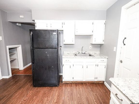 5th image of 5823 Monfort Hills Ave