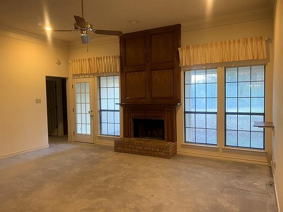 4th image of 218 Camelot Dr