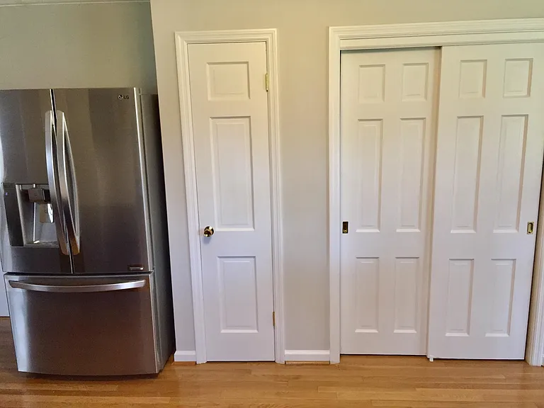836 Surrey Ln — Photo 6
