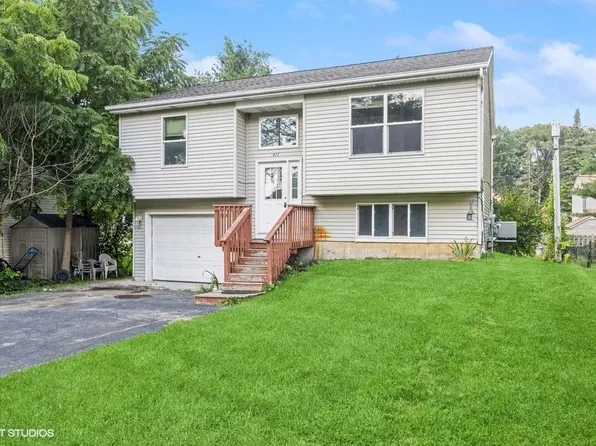 411 Glenwood Ave, McHenry, IL 60051