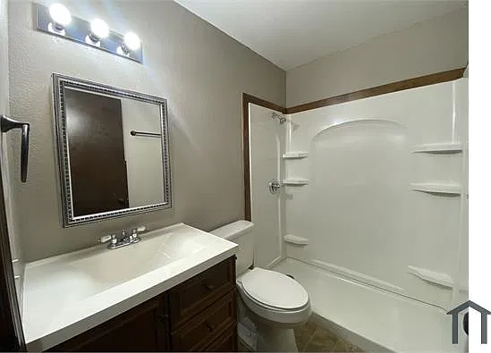 5 bed, $1,550 — Photo 4