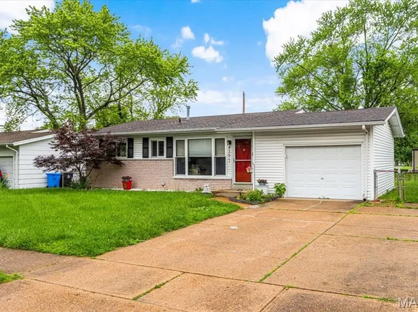 830 Carmelita Ln, Florissant, MO 63031