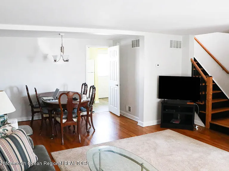 5 Vine Ct — Photo 5