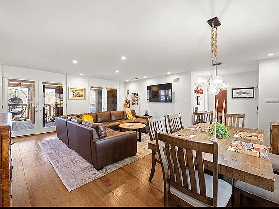 4th image of 2703 Oak Park Dr