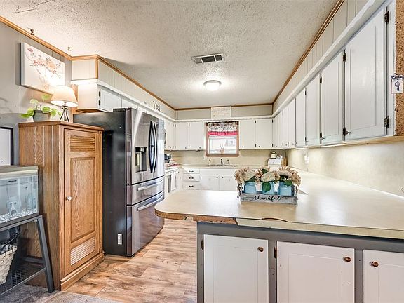 5th image of 140 Circle Dr