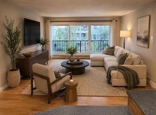 117 N 23rd Ave SW #302, Calgary, AB T2S 0H9