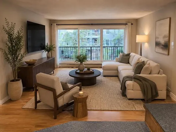 117 N 23rd Ave SW #302, Calgary, AB T2S 0H9