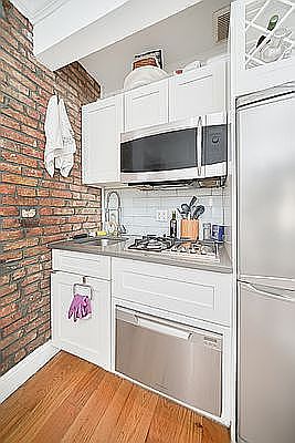 4th image of 233 E 82nd St APT 4B