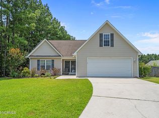 208 Larchmont Ct, Burgaw, NC 28425