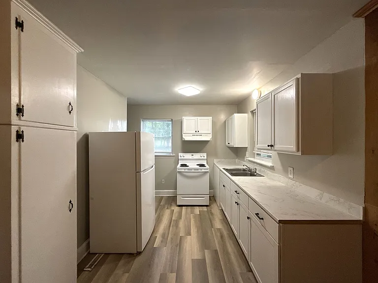 2000 Weststone Dr — Photo 5