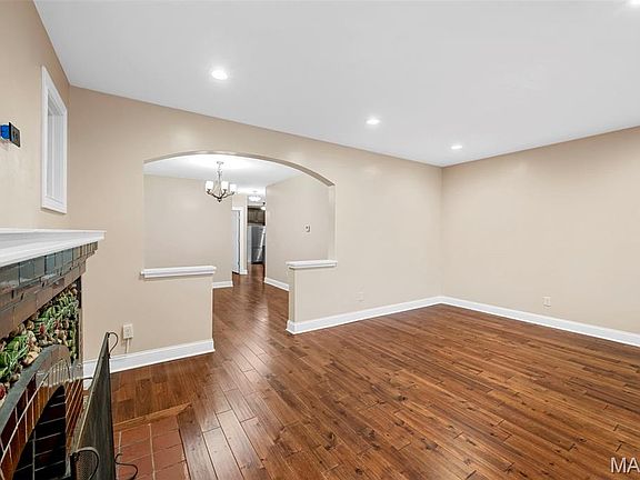 4th image of 1025 Central Ave