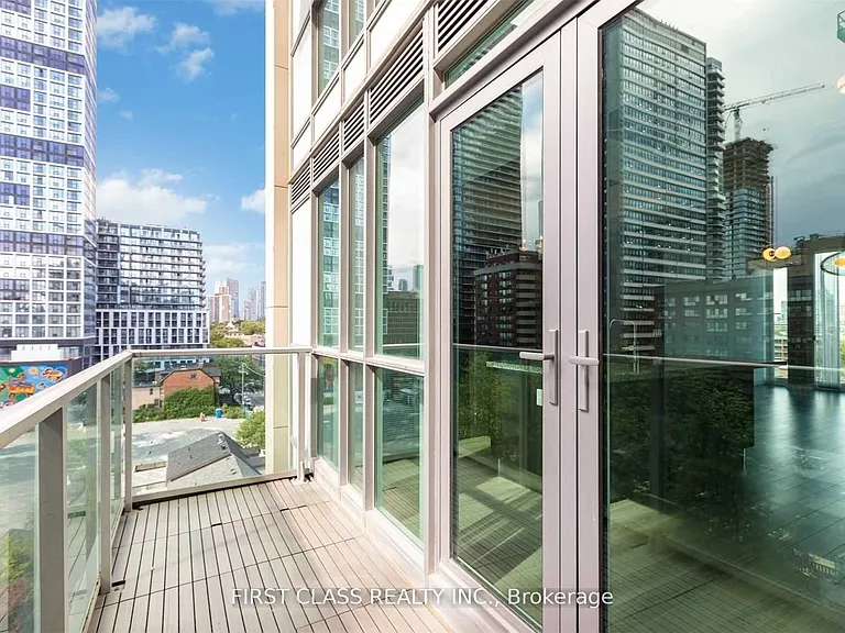 220 George St #907 — Photo 5