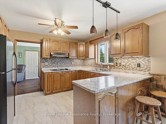 5th image of 330 Thrasher Rd