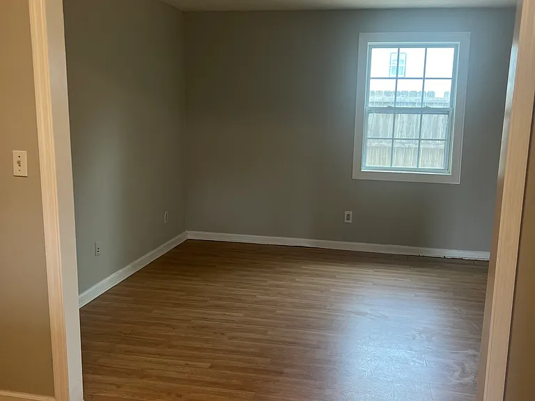 6067 Regent Mnr — Photo 3