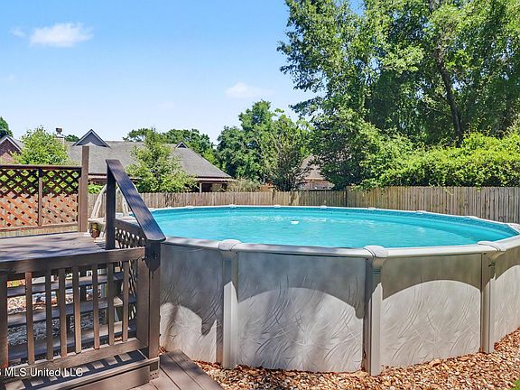 5th image of 408 Saylor Dr