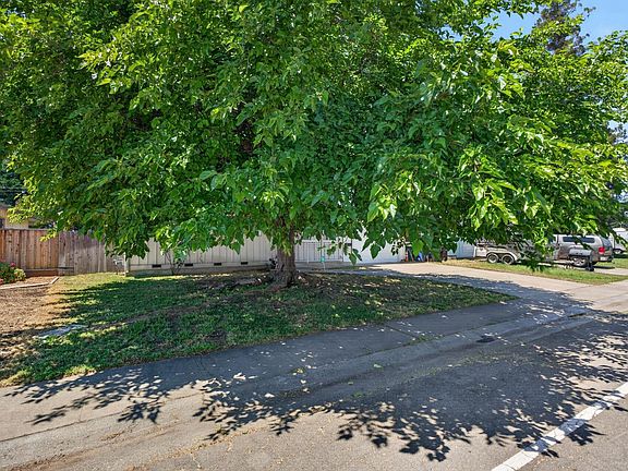 2nd image of 6618 47th St