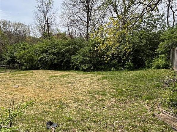 4005 Shirley Dr, Saint Louis, MO 63121