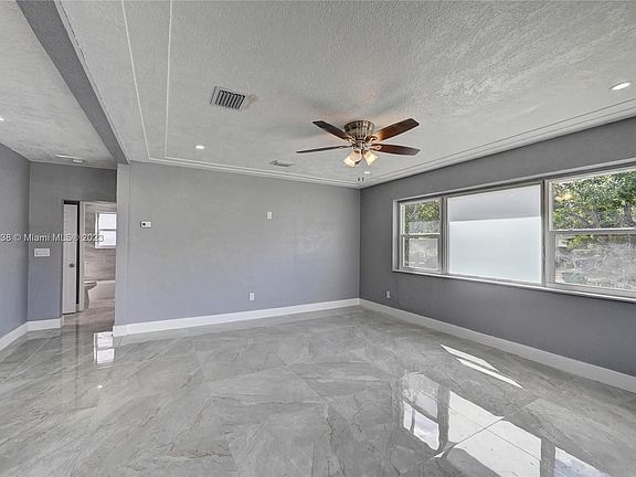 4th image of 11003 NE 3rd Ave #1