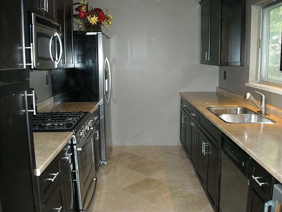 3rd image of 12938 Sierra Dr