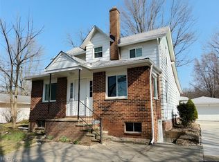 6035 Barton Rd, North Olmsted, OH 44070