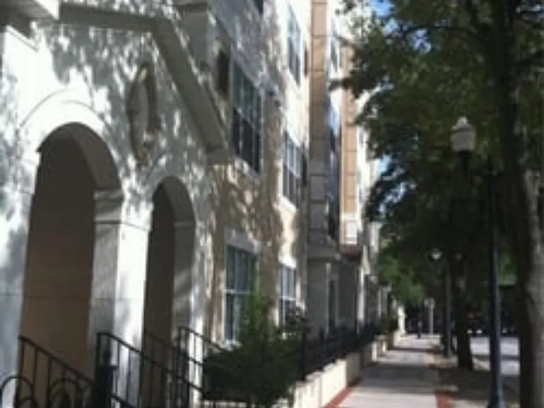 304 E South St #1019 — Photo 2