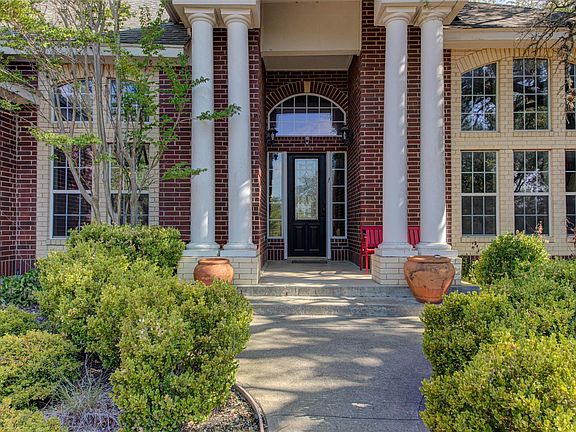 3rd image of 465 Hannah Dr