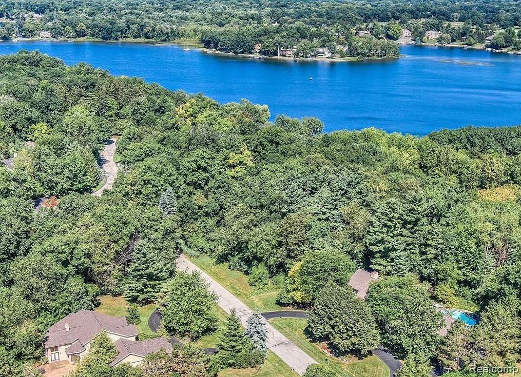 4419 Cranbrook Trl, Orchard Lake Village, MI 48323 MLS 20230050710