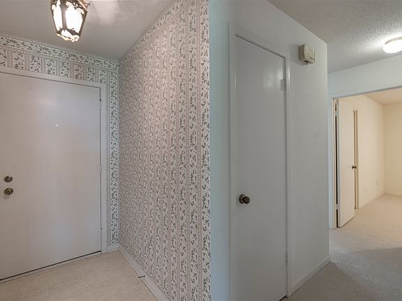 4th image of 601 Hampshire St