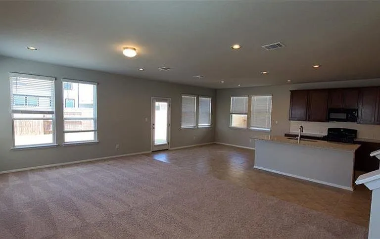 163 Heather Glen Way — Photo 3
