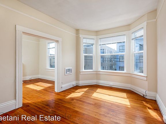 3rd image of 3214 Buchanan St