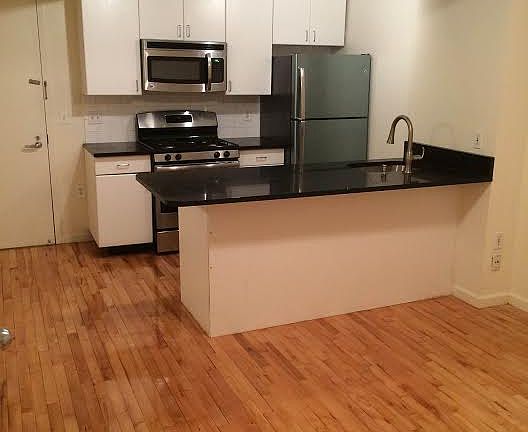 4th image of 190 E 7th St APT 205