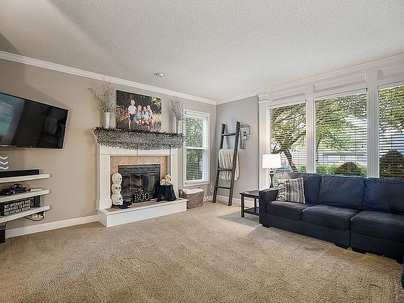 3rd image of 13811 Meadow Ln