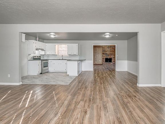 4th image of 307 Mimosa Dr