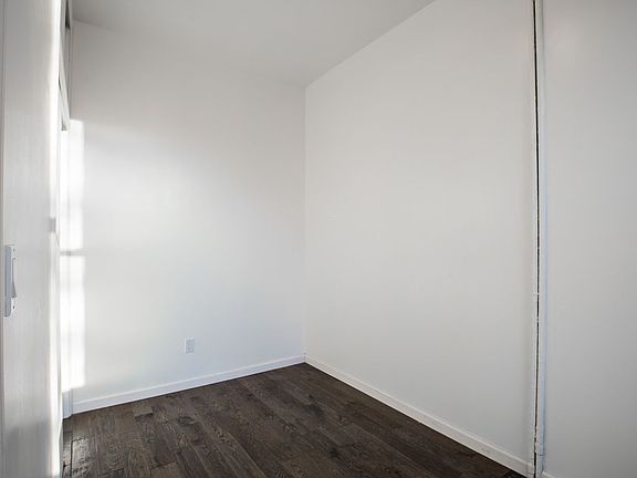 2nd image of 100 Jefferson Ave #2