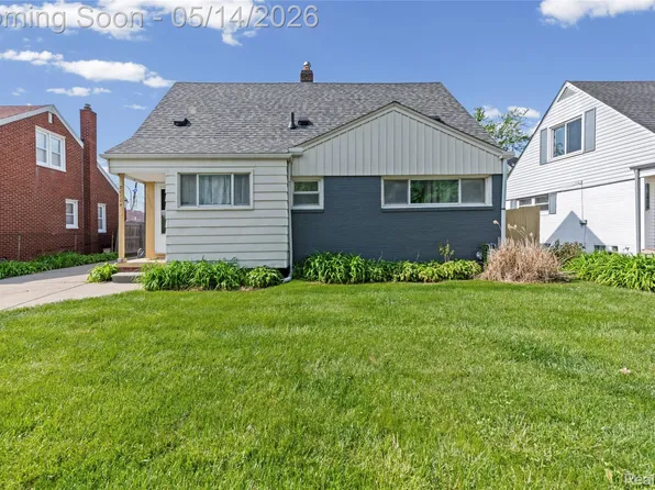 20704 Lancaster St, Harper Woods, MI 48225