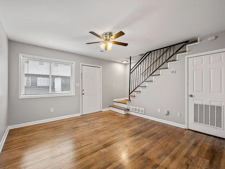 Balfour Chastain — Photo 8