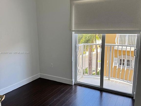 4th image of 18421 NE 27th Ct #0