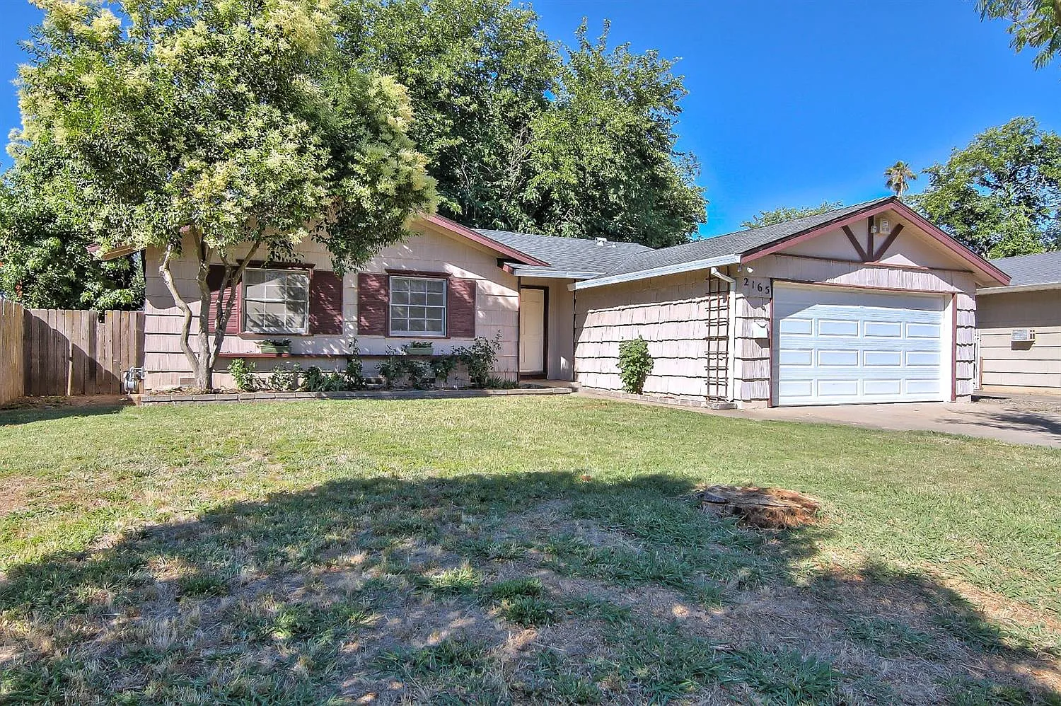 2165 Danbury Way photo 1