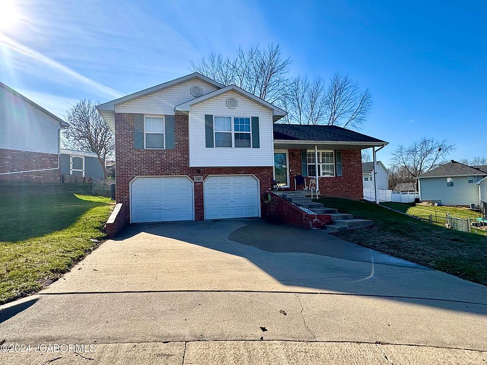 1st image of 745 Kathy Ln