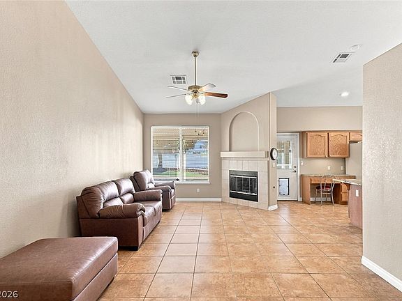4th image of 3837 Pipeline St