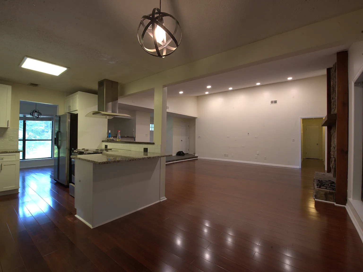 3 bed, 1800 sqft, $2,300 — Photo 4