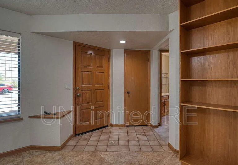 2512 Cisco Dr S — Photo 9