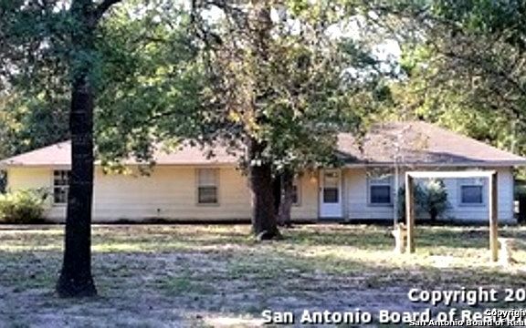 3rd image of 144 Oak Hollow Dr