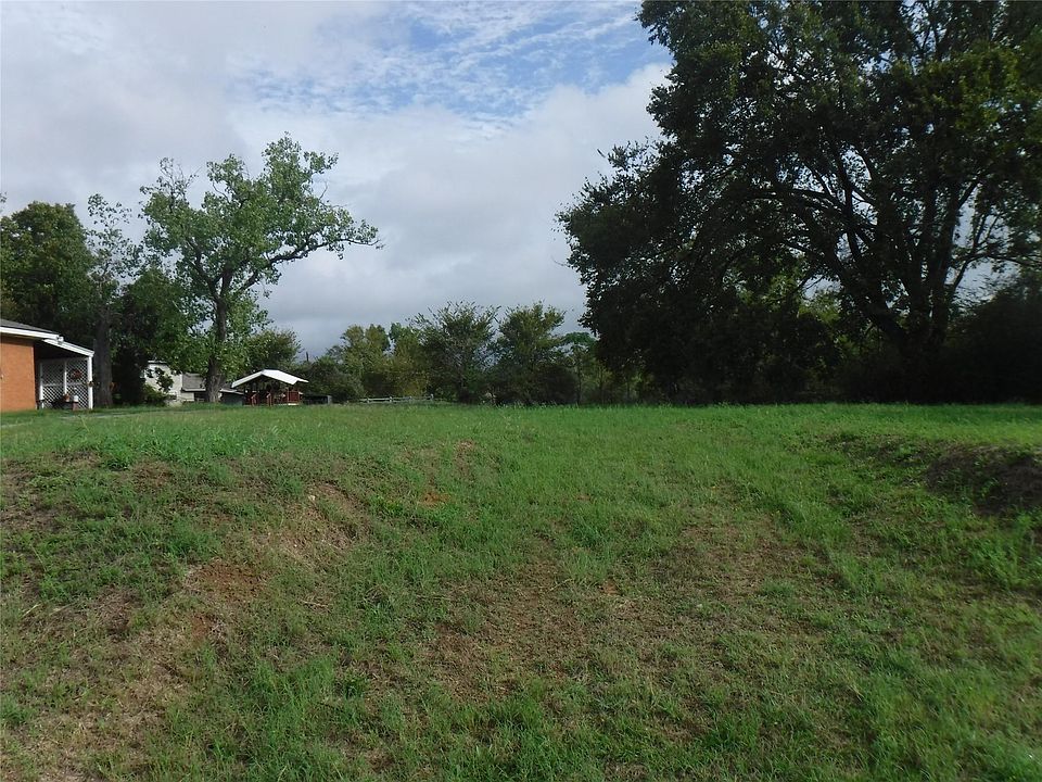1st image of 524 Old McDade Rd